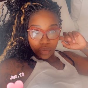 Meet your Posher, Mia